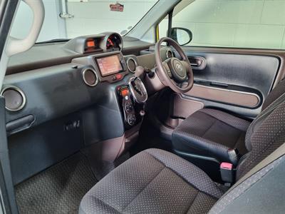2014 Toyota Porte - Thumbnail
