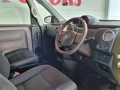 2014 Toyota Porte - Thumbnail