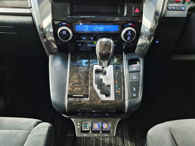 2015 Toyota Vellfire - Thumbnail