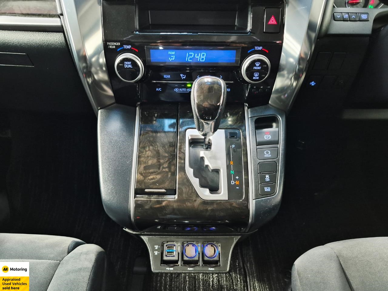2015 Toyota Vellfire