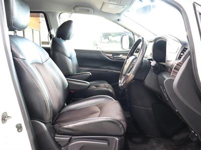 2016 Nissan Elgrand - Thumbnail