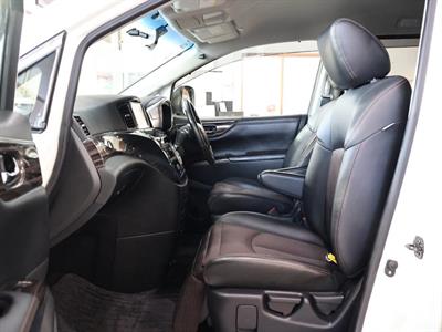 2016 Nissan Elgrand - Thumbnail
