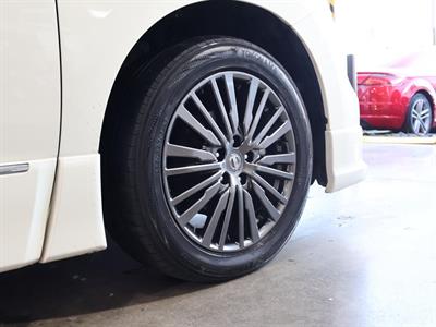 2016 Nissan Elgrand - Thumbnail