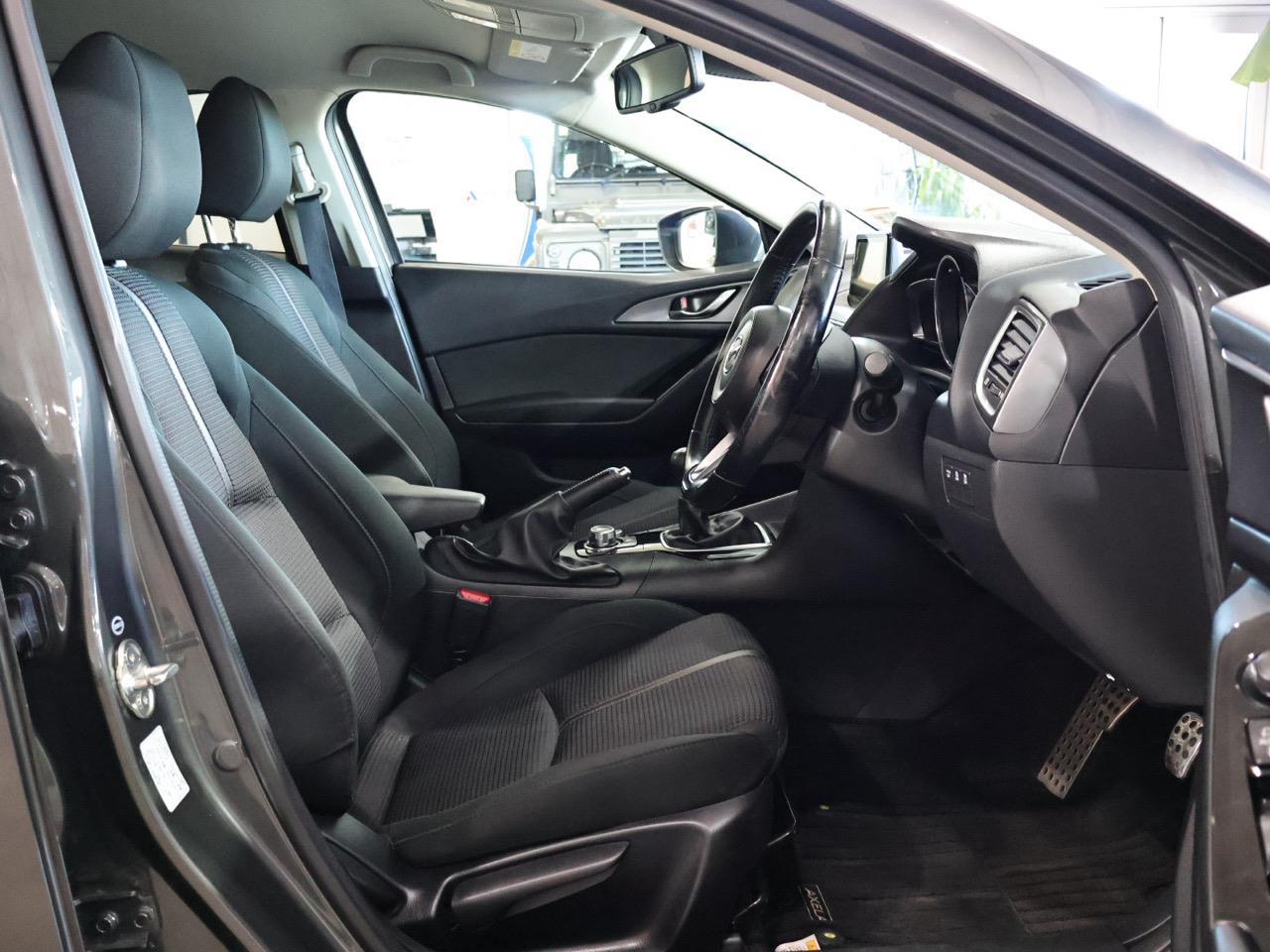 2016 Mazda Axela