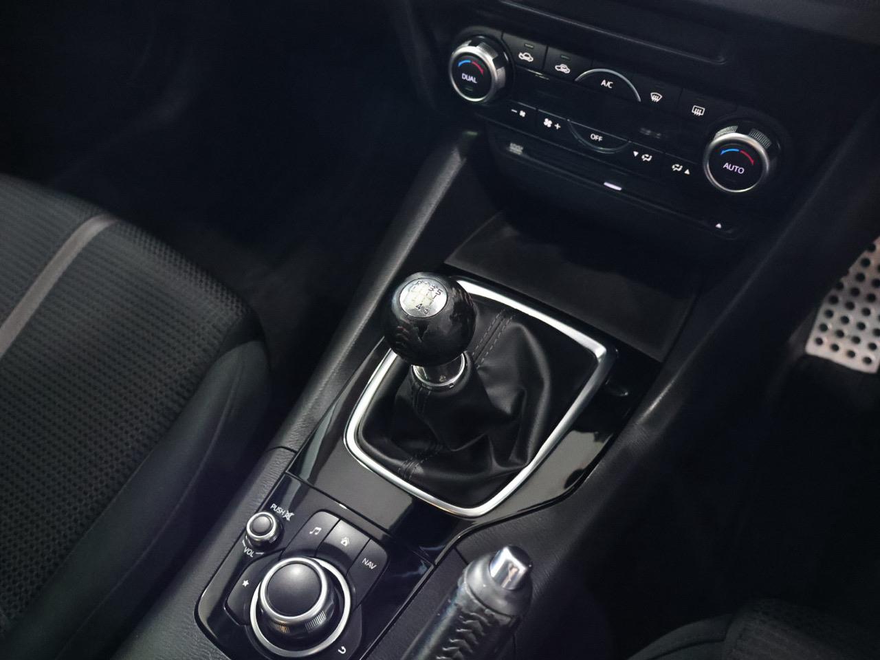 2016 Mazda Axela