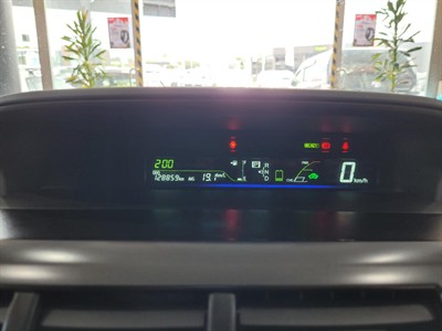 2014 Toyota Prius - Thumbnail