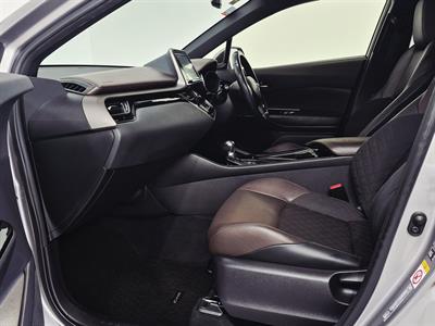 2017 Toyota C-HR - Thumbnail