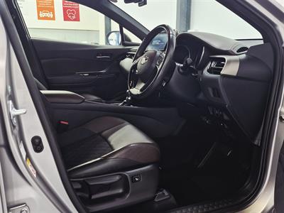 2017 Toyota C-HR - Thumbnail