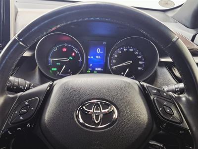 2017 Toyota C-HR - Thumbnail