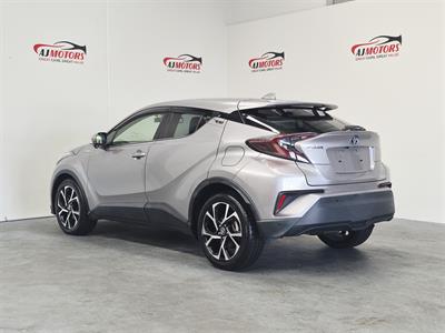 2017 Toyota C-HR - Thumbnail