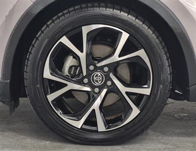 2017 Toyota C-HR - Thumbnail