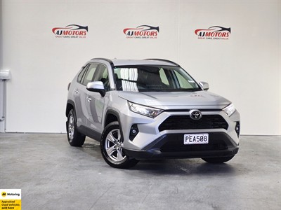 2022 Toyota RAV4 - Thumbnail