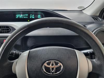 2013 Toyota Aqua - Thumbnail
