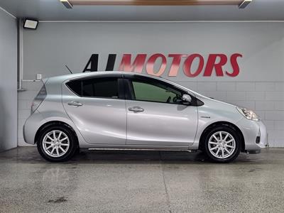2013 Toyota Aqua - Thumbnail