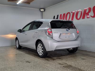 2013 Toyota Aqua - Thumbnail
