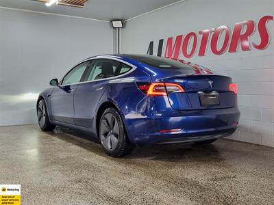2020 Tesla Model 3 - Thumbnail