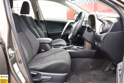 2015 Toyota RAV4 - Thumbnail