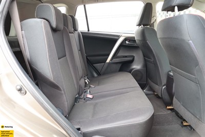 2015 Toyota RAV4 - Thumbnail