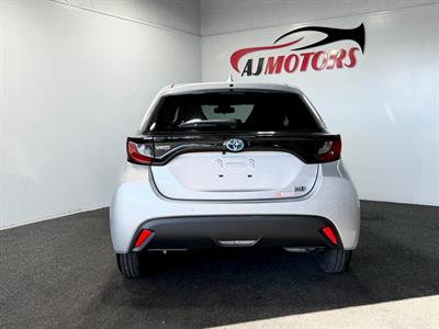 2021 Toyota Yaris - Thumbnail