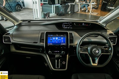 2018 Nissan Serena - Thumbnail