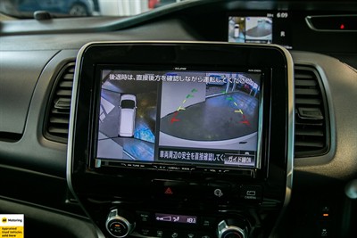 2018 Nissan Serena - Thumbnail