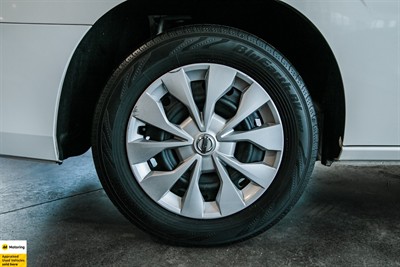 2018 Nissan Serena - Thumbnail