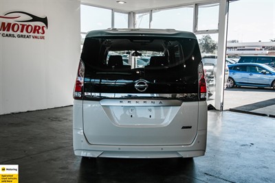 2018 Nissan Serena - Thumbnail