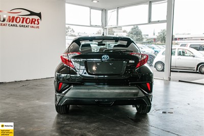 2017 Toyota C-HR - Thumbnail