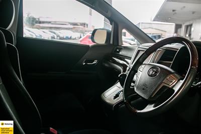 2013 Toyota Alphard - Thumbnail