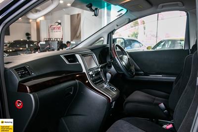 2013 Toyota Alphard - Thumbnail