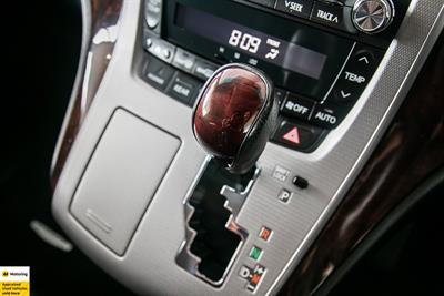 2013 Toyota Alphard - Thumbnail