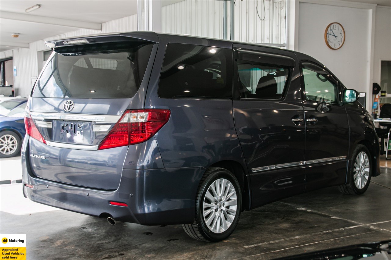 2013 Toyota Alphard
