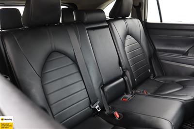 2022 Toyota Highlander - Thumbnail