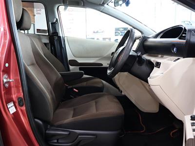 2016 Toyota Sienta - Thumbnail