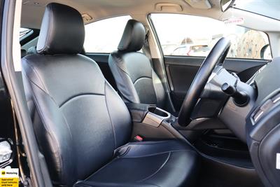 2015 Toyota Prius - Thumbnail