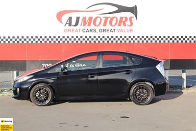2015 Toyota Prius - Thumbnail