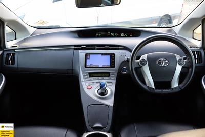 2015 Toyota Prius - Thumbnail