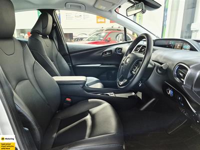 2019 Toyota Prius - Thumbnail