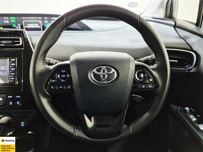 2019 Toyota Prius - Thumbnail