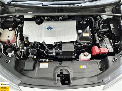 2019 Toyota Prius - Thumbnail