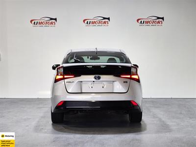 2019 Toyota Prius - Thumbnail