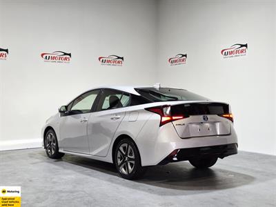2019 Toyota Prius - Thumbnail
