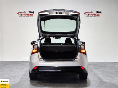 2019 Toyota Prius - Thumbnail