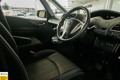 2015 Nissan Serena - Thumbnail