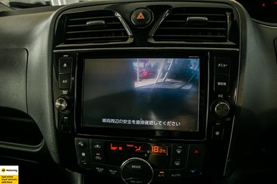 2015 Nissan Serena - Thumbnail