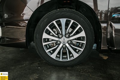 2015 Nissan Serena - Thumbnail