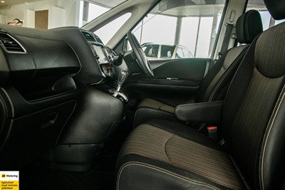 2015 Nissan Serena - Thumbnail