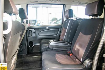 2016 Nissan Serena - Thumbnail