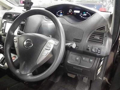 2016 Nissan Serena - Thumbnail