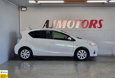 2014 Toyota Aqua - Thumbnail